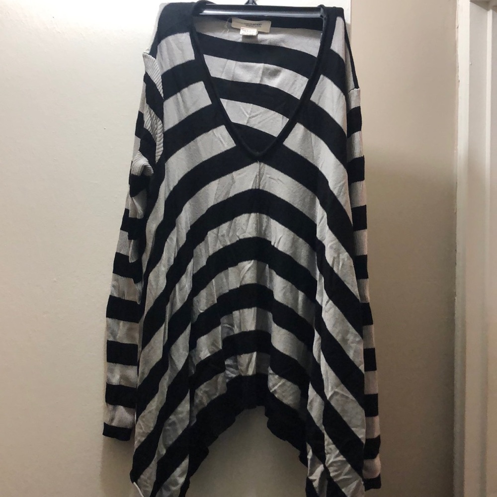 Flowy black and grey sweater